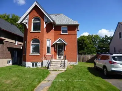 Detached in Thunder Bay