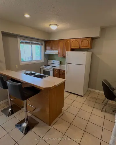 211 Veronica Drive 19, Kitchener, On N2a 2r8