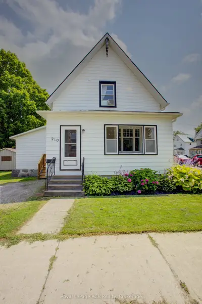 210 N Davidson Avenue N, North Perth, On N4w 3a4