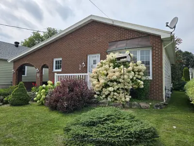 Detached in Perth