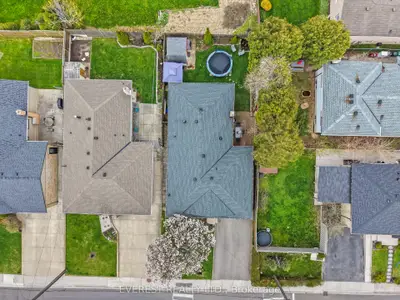 27 Lavina Crescent, Hamilton, On L9c 5s7