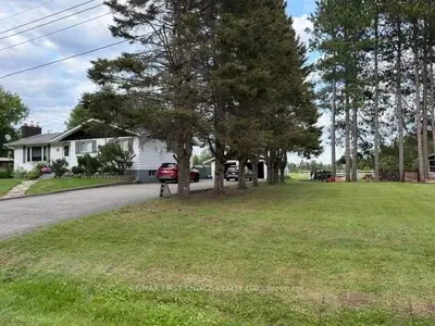 Detached in Thunder Bay