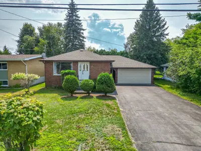 Detached in North Bay