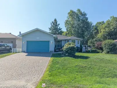 33 Golf Course Road, Callander, On P0h 1h0