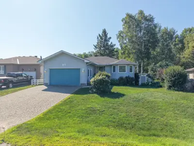 33 Golf Course Road, Callander, On P0h 1h0