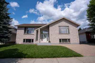 Detached in Thunder Bay