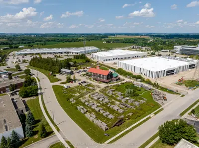 305 Northfield Drive, Waterloo, On N2v 2n4