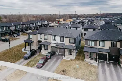 Att/Row/Townhouse in Orleans - Convent Glen and Area