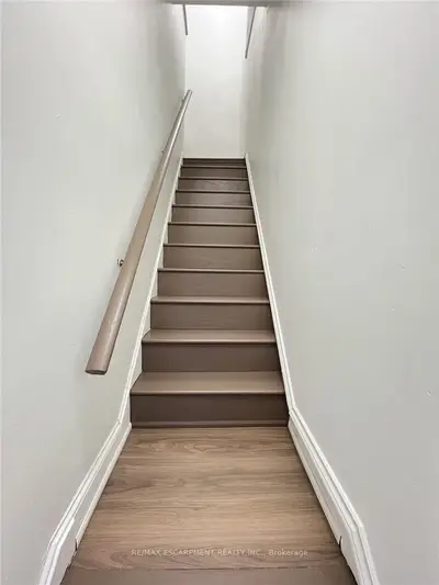 1164 Cannon Street E Upper, Hamilton, On L8l 2k1