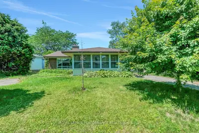 2707 Ulster Crescent, Billings Bridge - Riverside Park And Area, On K1v 8j5