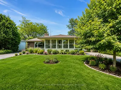 2707 Ulster Crescent, Billings Bridge - Riverside Park And Area, On K1v 8j5