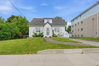 Detached in Belleville