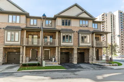 Att/Row/Townhouse in Hamilton