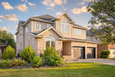608 Bluenose Crescent, Waterloo, On N2k 4c5
