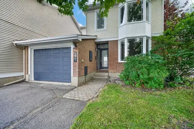Att/Row/Townhouse in Orleans - Convent Glen and Area