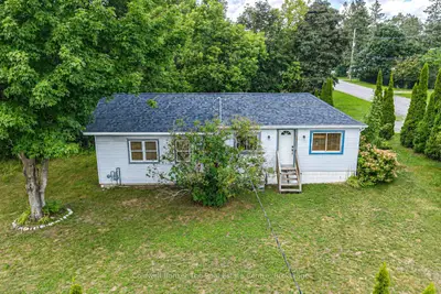 810 John Street N, Gravenhurst, On P1p 1e6