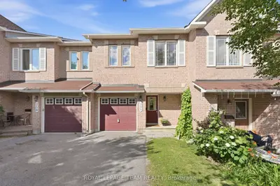 Att/Row/Townhouse in Kanata