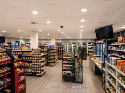 2138 King St Street E, Hamilton, On L8k 5w7