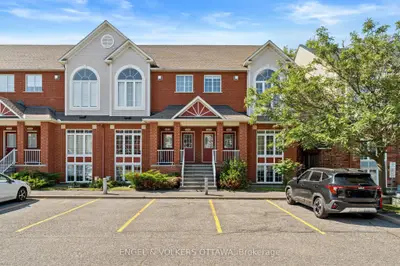 Condo Townhouse in Kanata