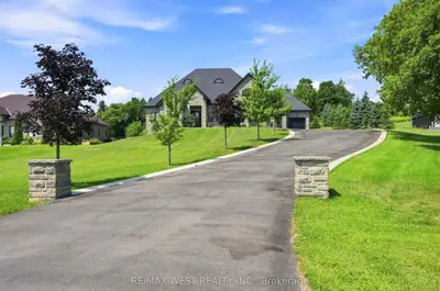 9450 Wellington Road 124, Erin, On N0b 1t0