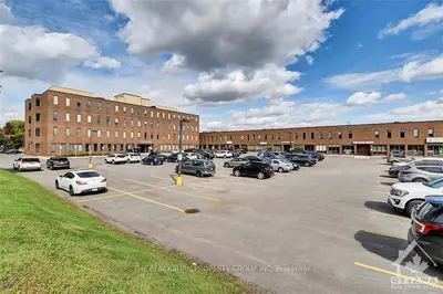 1150 MORRISON Drive 200, Parkway Park - Queensway Terrace S and Area, ON K2H 8S9