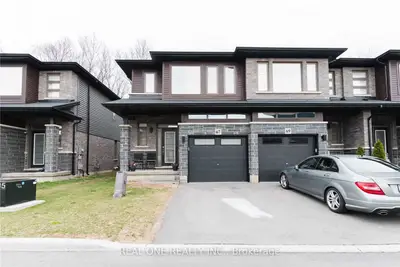 Att/Row/Townhouse in Hamilton