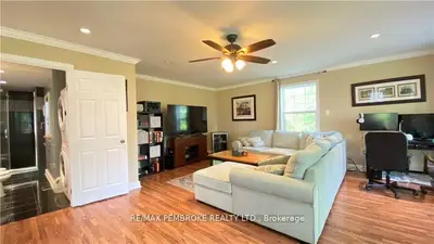 16 WOLFE Avenue, Deep River, ON K0J 1P0