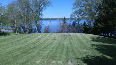 25 Redner Lane, Prince Edward County, On K0k 1l0