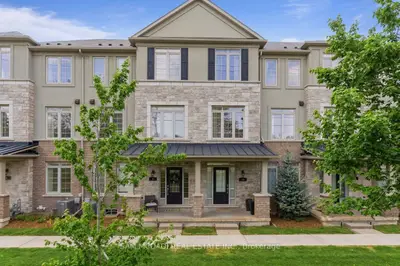 Condo Townhouse in Hamilton