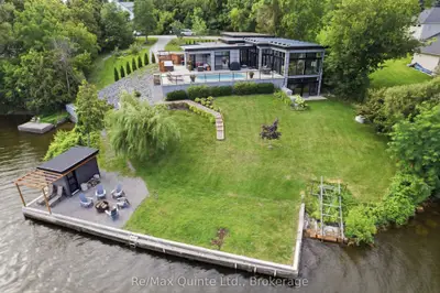 8 Bayview Point Road, Prince Edward County, On K8n 4z1