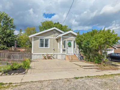Detached in North Bay