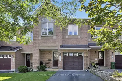 Att/Row/Townhouse in Kanata