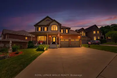 805 Munich Circle, Waterloo, On N2v 2n5