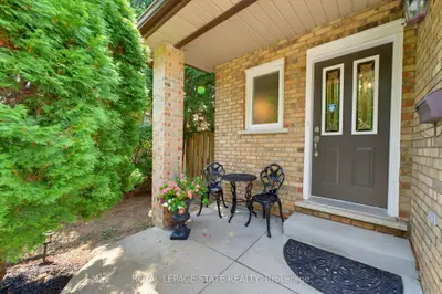 32 Silvervine Drive, Hamilton, On L8j 1k2