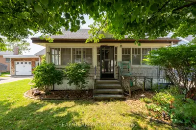 Detached in Woodstock