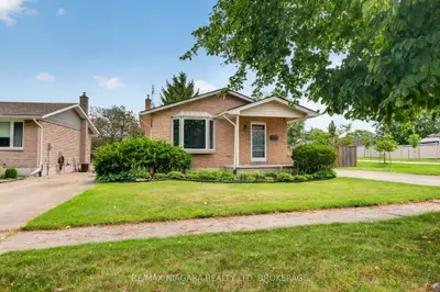 Detached in Niagara Falls