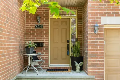 216 Badgeley Avenue, Kanata, On K2t 0a4