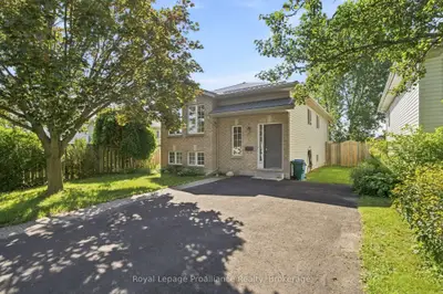 Detached in Belleville