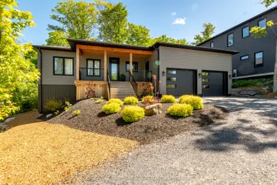 14 Mackenzie Drive, Huntsville, On P1h 0a1