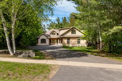 19 Silver Oaks Crescent, Huntsville, On P1h 1m1