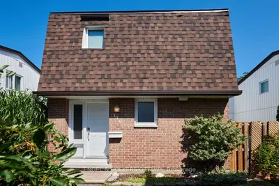 Condo Townhouse in Beacon Hill North - South and Area