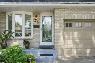 30 Twinoaks Crescent, Hamilton, On L8j 2e9