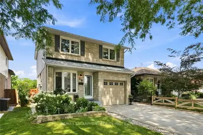 30 Twinoaks Crescent, Hamilton, On L8j 2e9