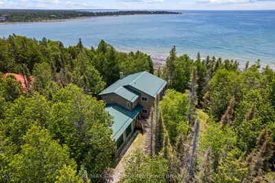 Detached in Northern Bruce Peninsula