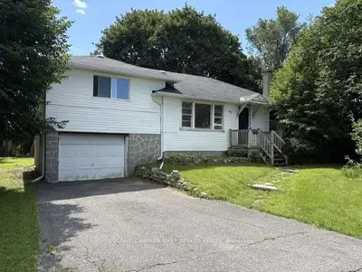 Detached in Meadowlands - Crestview and Area