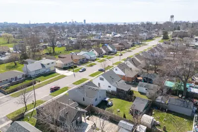 42 Douglas Street, Fort Erie, On L2a 3w5