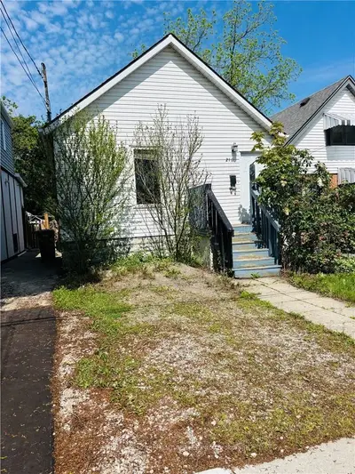 218 East 8th Street, Hamilton, On L9a 3l8