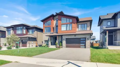 104 Stoneleigh Drive, Blue Mountains, On L9y 0v1