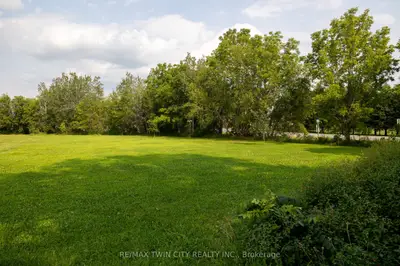 2 Kings Lane, Brant, On N0e 1r0