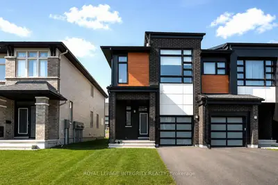 Att/Row/Townhouse in Kanata